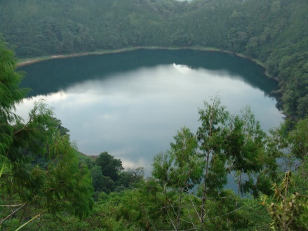 Lac Pung sur l'île Umboi