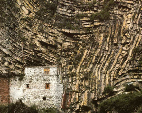 Le curieux emplacement du monastère de Trimyer dans le ,Dolpo