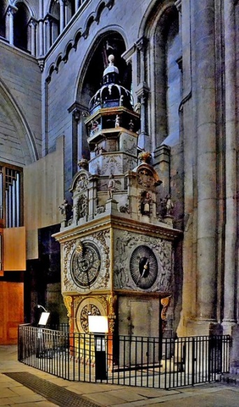 Une horloge astronomique est-elle le fruit du hasard ou l'œuvre d'un eintelligence?